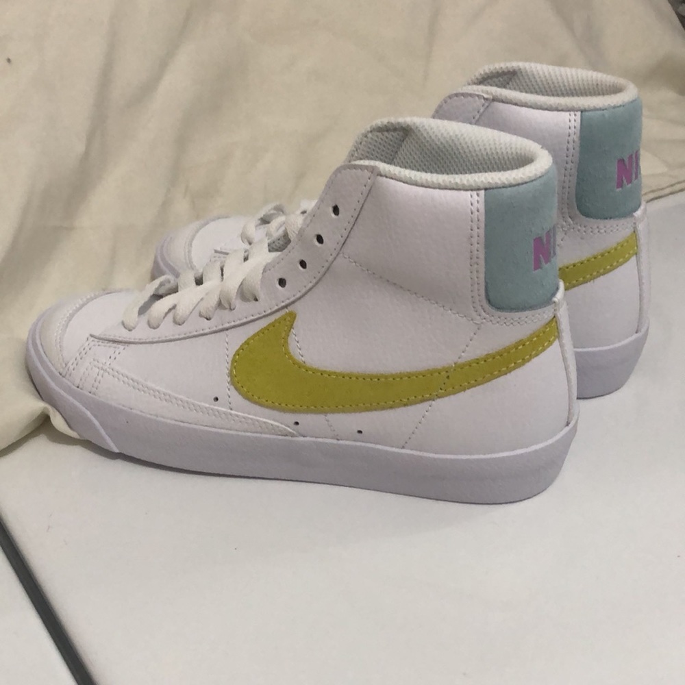 NIB NIKE BLAZER MID 77